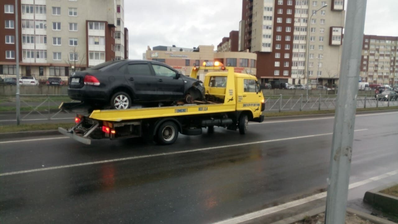 Фото эвакуации легкового авто в Калининграде