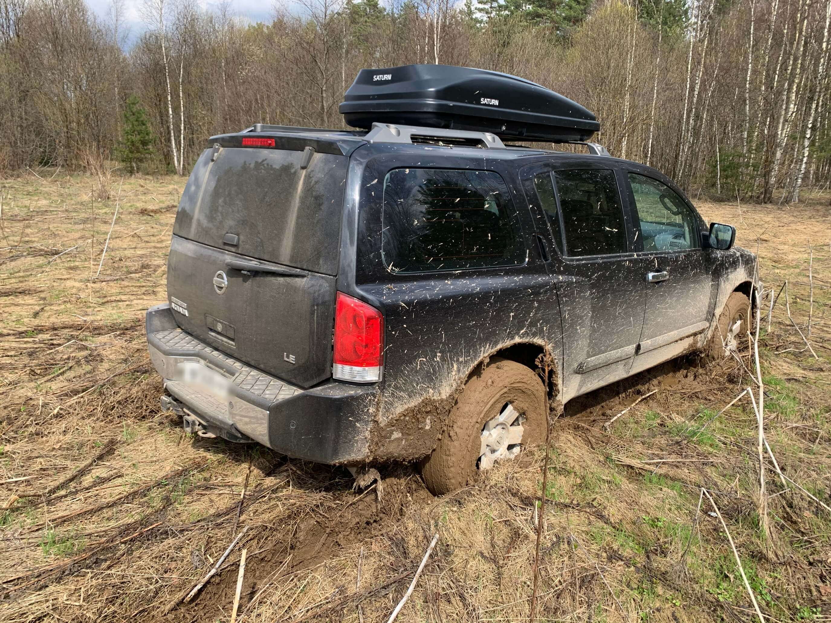 Фото автомобиля на бездорожье