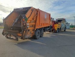 Фото процесса эвакуации грузовика